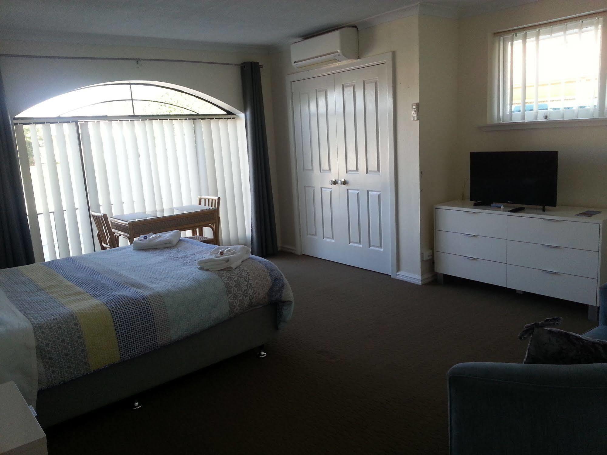 Palm Beach Guest House Rockingham Dış mekan fotoğraf